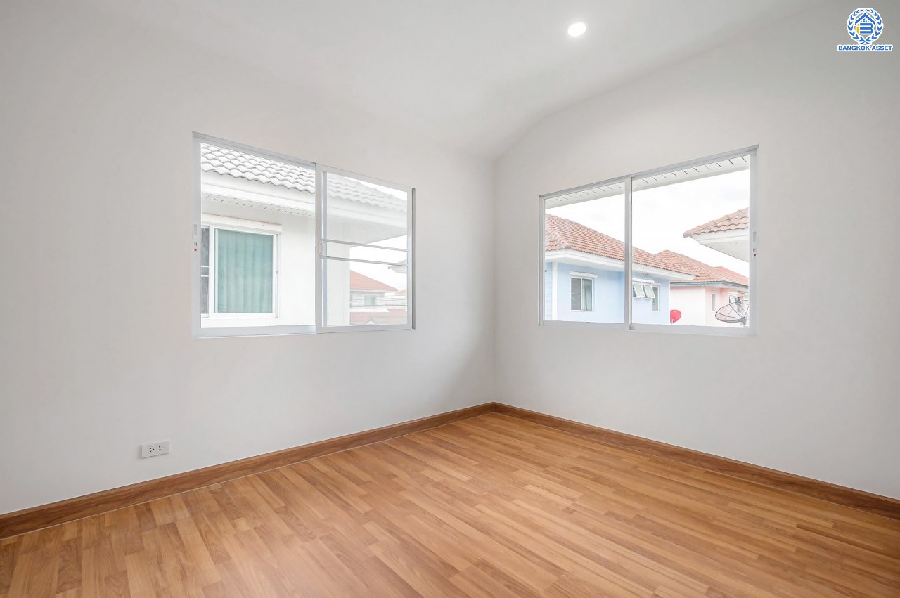 บ้านมือสองตกแต่งใหม่ โครงการ เพอร์เฟคพาร์ค วัดพระนอน จากแบรนด์ Property Perfect เนื้อที่ 56.3 ตร.ว. ฟังก์ชันจัดเต็ม 3 ห้องนอน 3 ห้องน้ำ 2 ที่จอดรถ พร้อม Facilities ครบครัน บนทำเลเชื่อมต่อถนนกาญจนาฯ ใกล้ทางด่วน ศรีรัช-วงแหวนฯ เซ็นทรัลเวสต์เกต และรถไฟฟ้าสายสีม่วง "สถานีตลาดบางใหญ่"